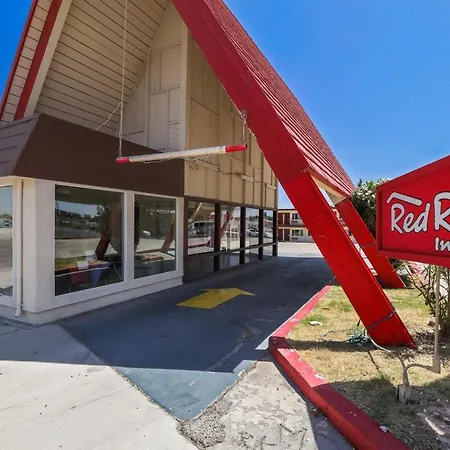 Red Roof Inn Needles